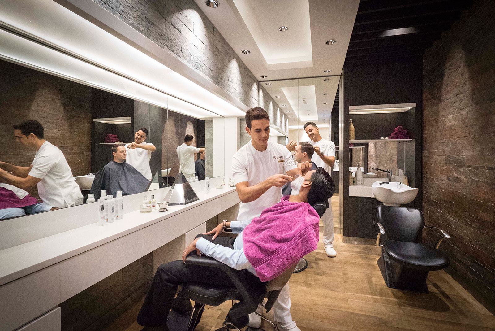 A close shave in an Etihad Airways lounge at Abu Dhabi Airport shave-by-thread-etihad-premium-lounge