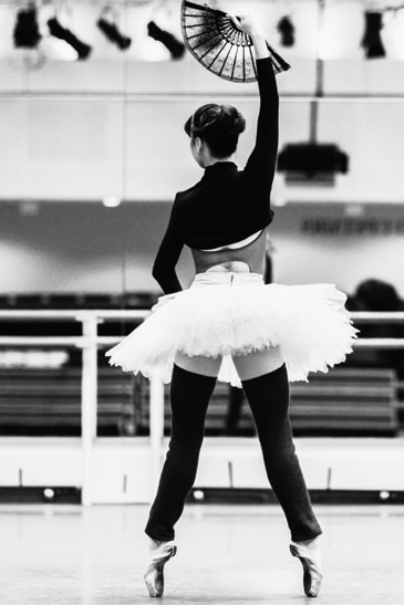 Many of the pieces in Boodles Pas de Deux collection were inspired by the strong, straight lines of the ballet dancers’ bodies and limbs 20141215-5819-Edit