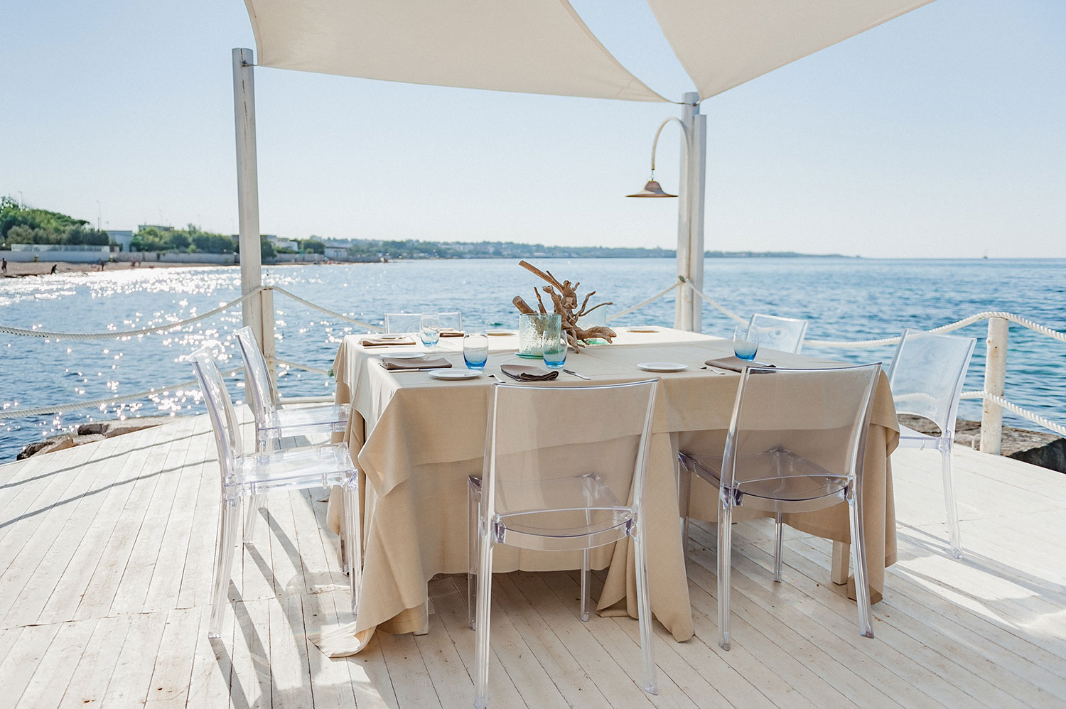 The hotel’s restaurant, serving fresh seafood with national and regional wines, enjoys sea breezes from the Adriatic The hotel’s restaurant, serving fresh seafood with national and regional wines, enjoys sea breezes from the Adriatic