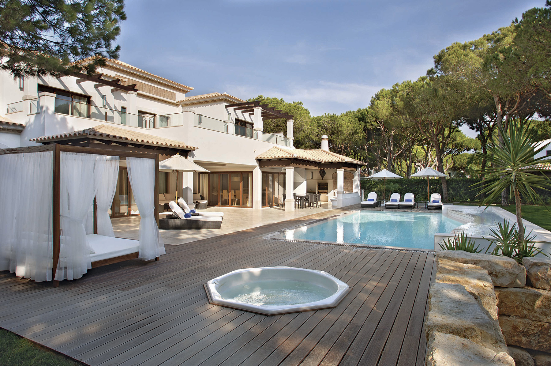 Five-star Pine Cliffs resort