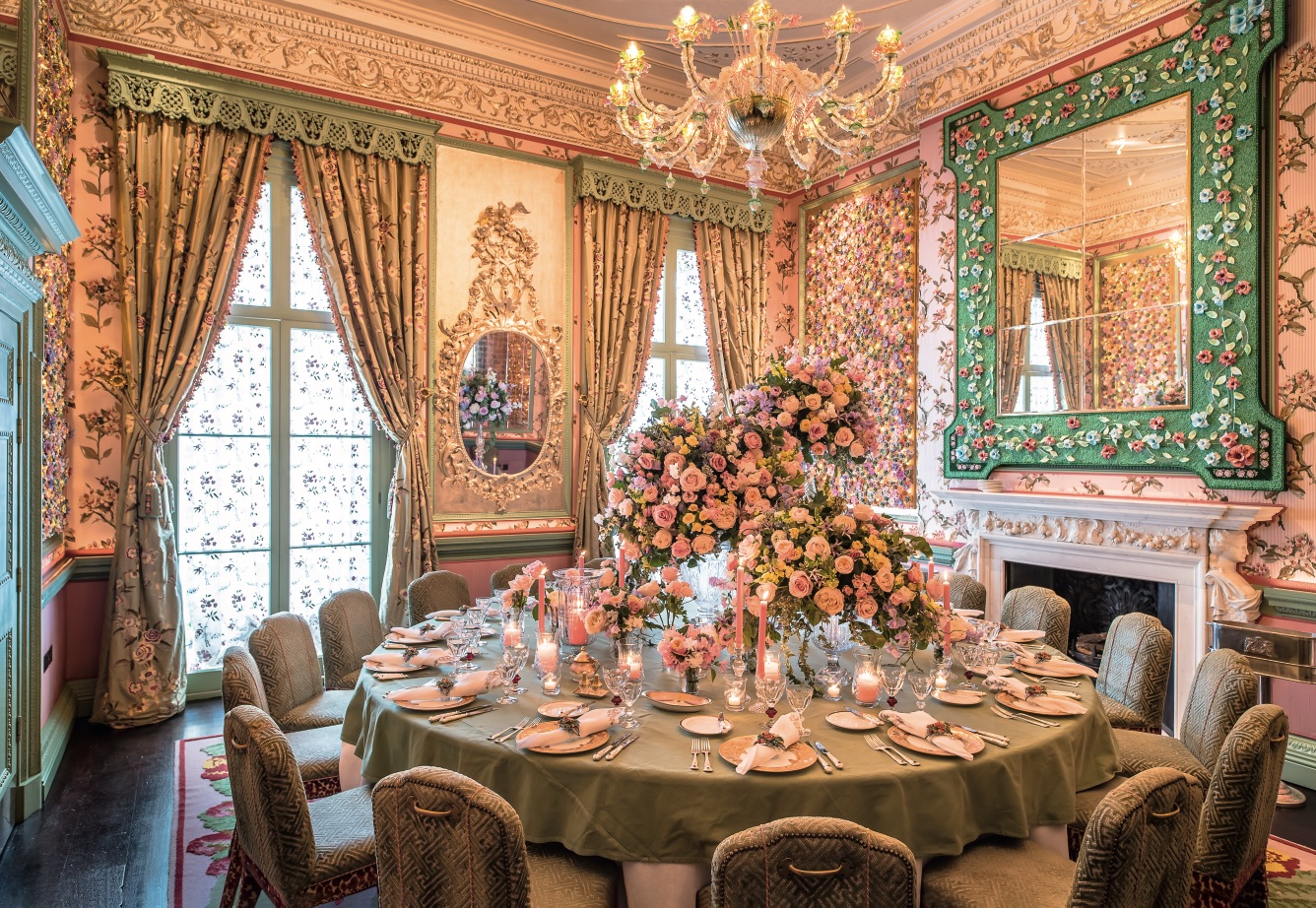 A typically effusive display at Annabel's Club