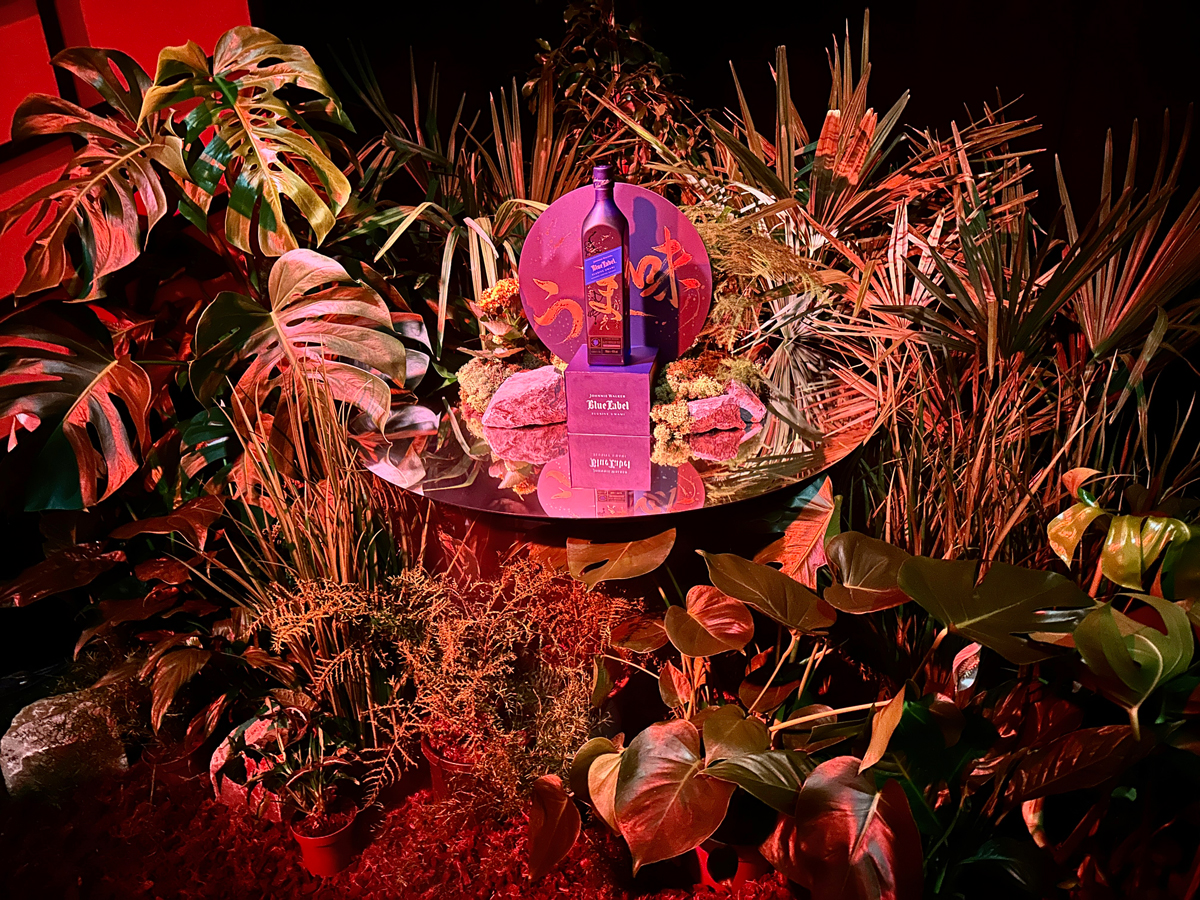 Johnnie Walker Blue Label Elusive Umami - leaf display