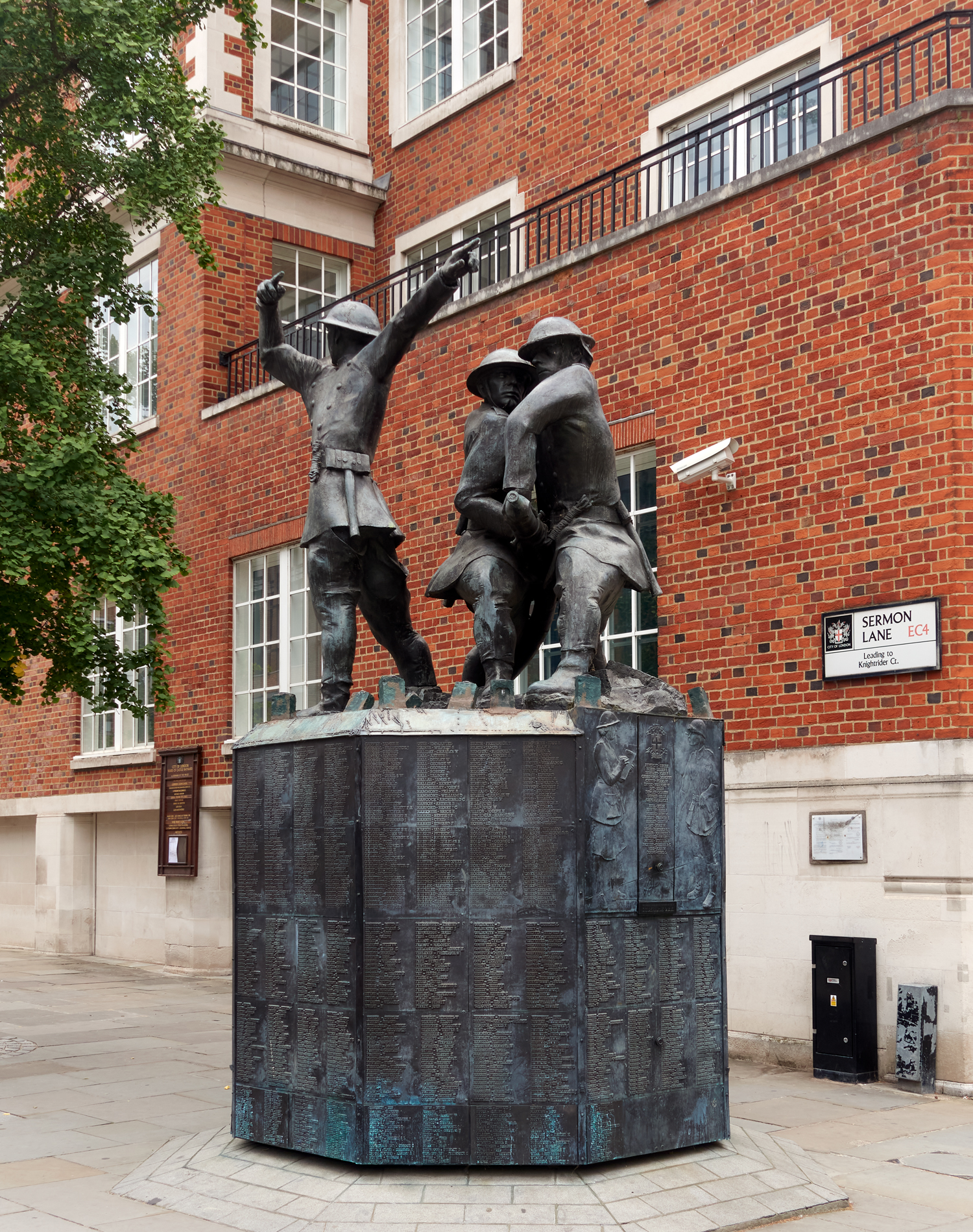London's Iconic Statues - Firefighters memorial 