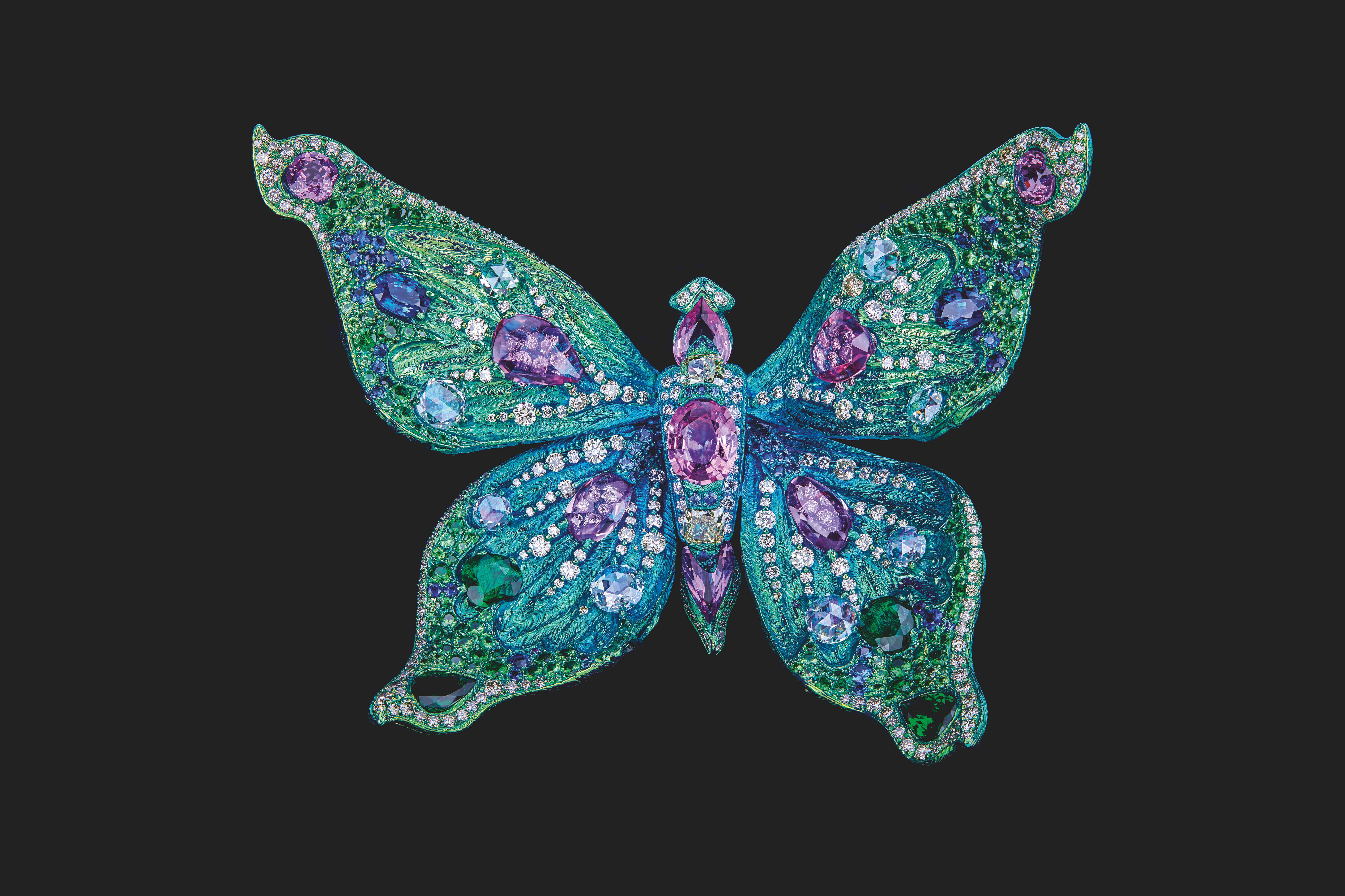 Brooches Comeback - Wallace Chan