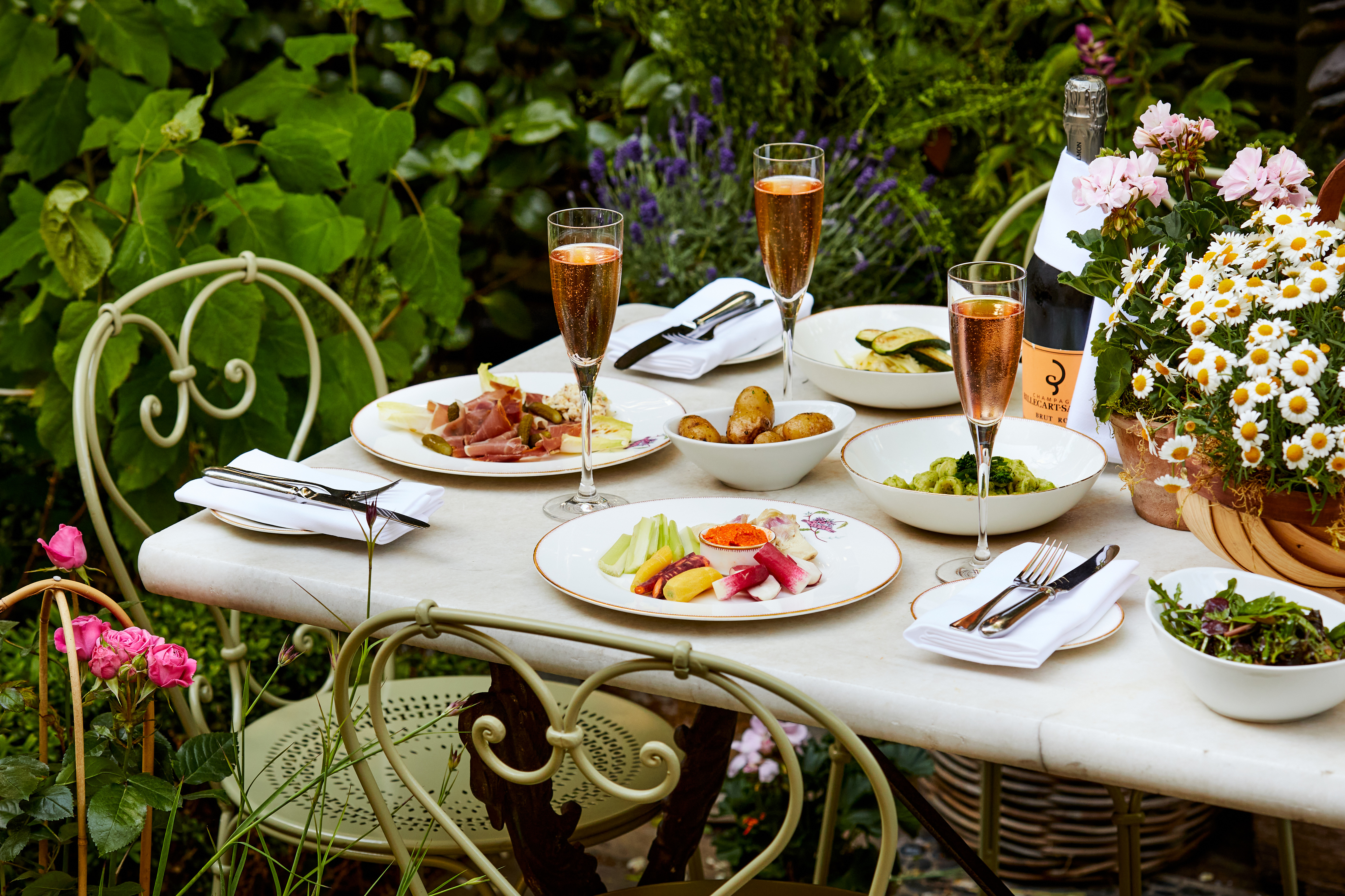 Best Al Fresco Dining Spots in London, The Orangery and Garden at Number Sixteen 