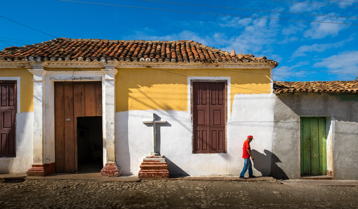 Michael Chinnici Vanishing Cuba - the man the cross and the shadow