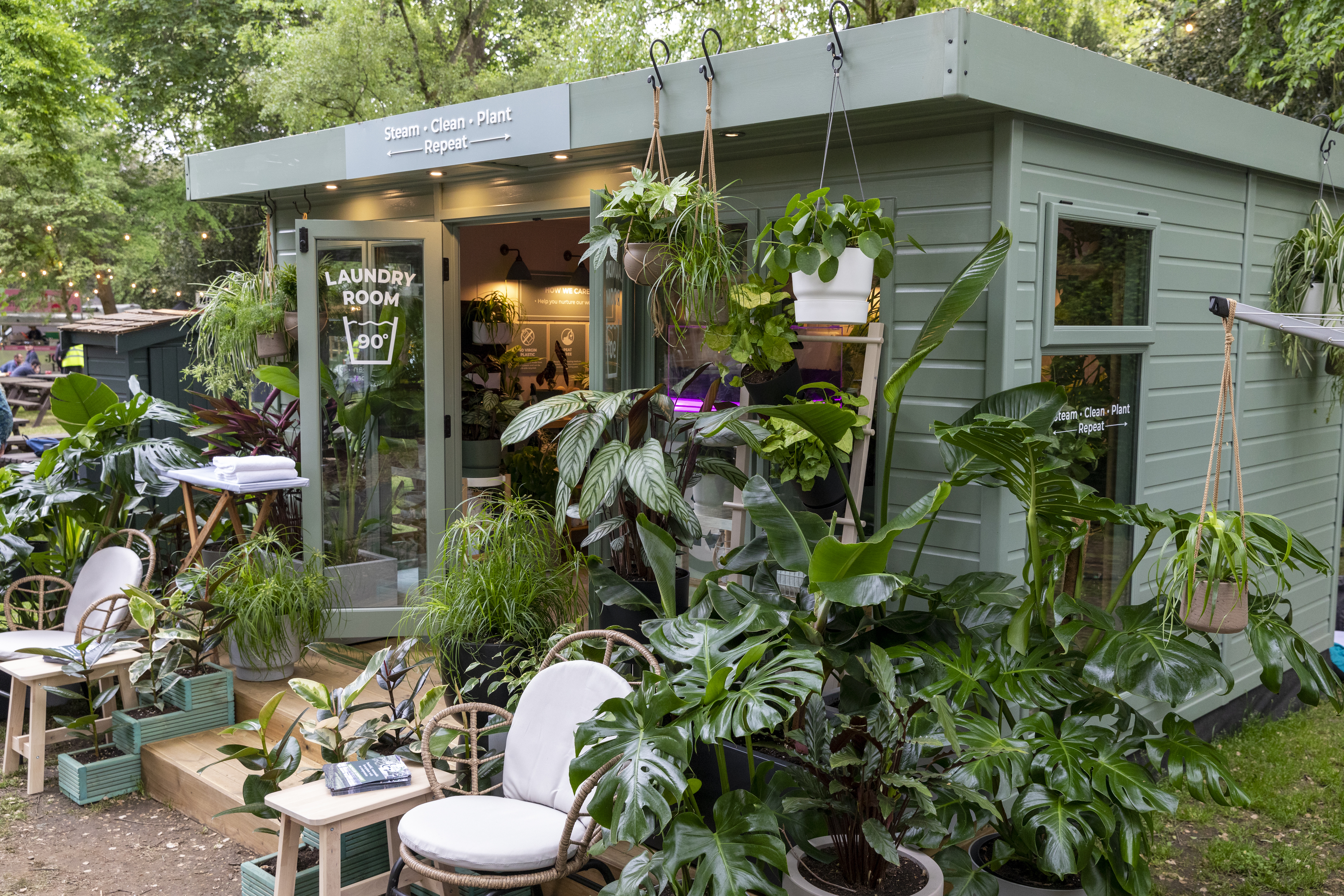 Geb & Green - A green laundry room surrounded by green plants