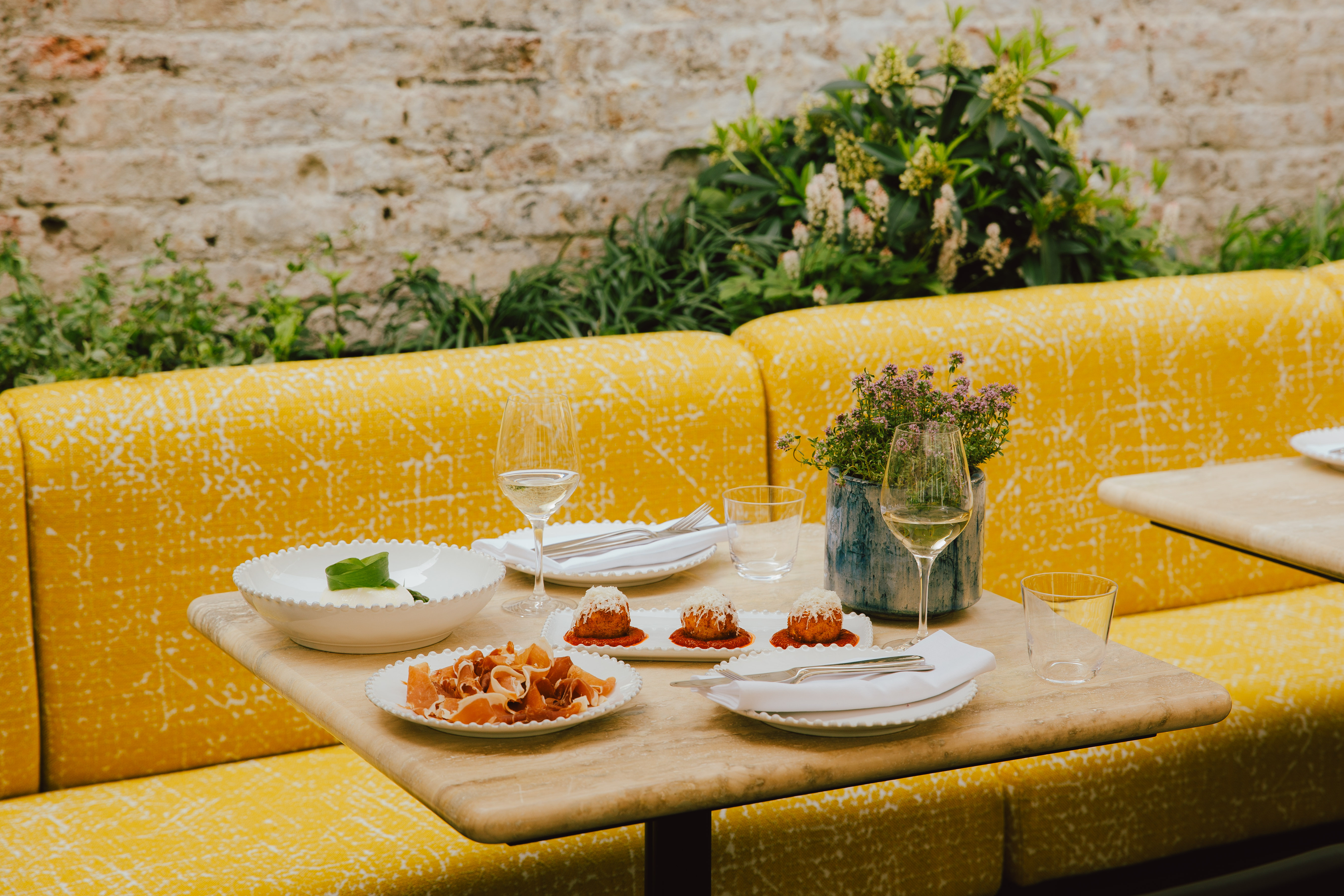 DAROCO - London Summer Dining