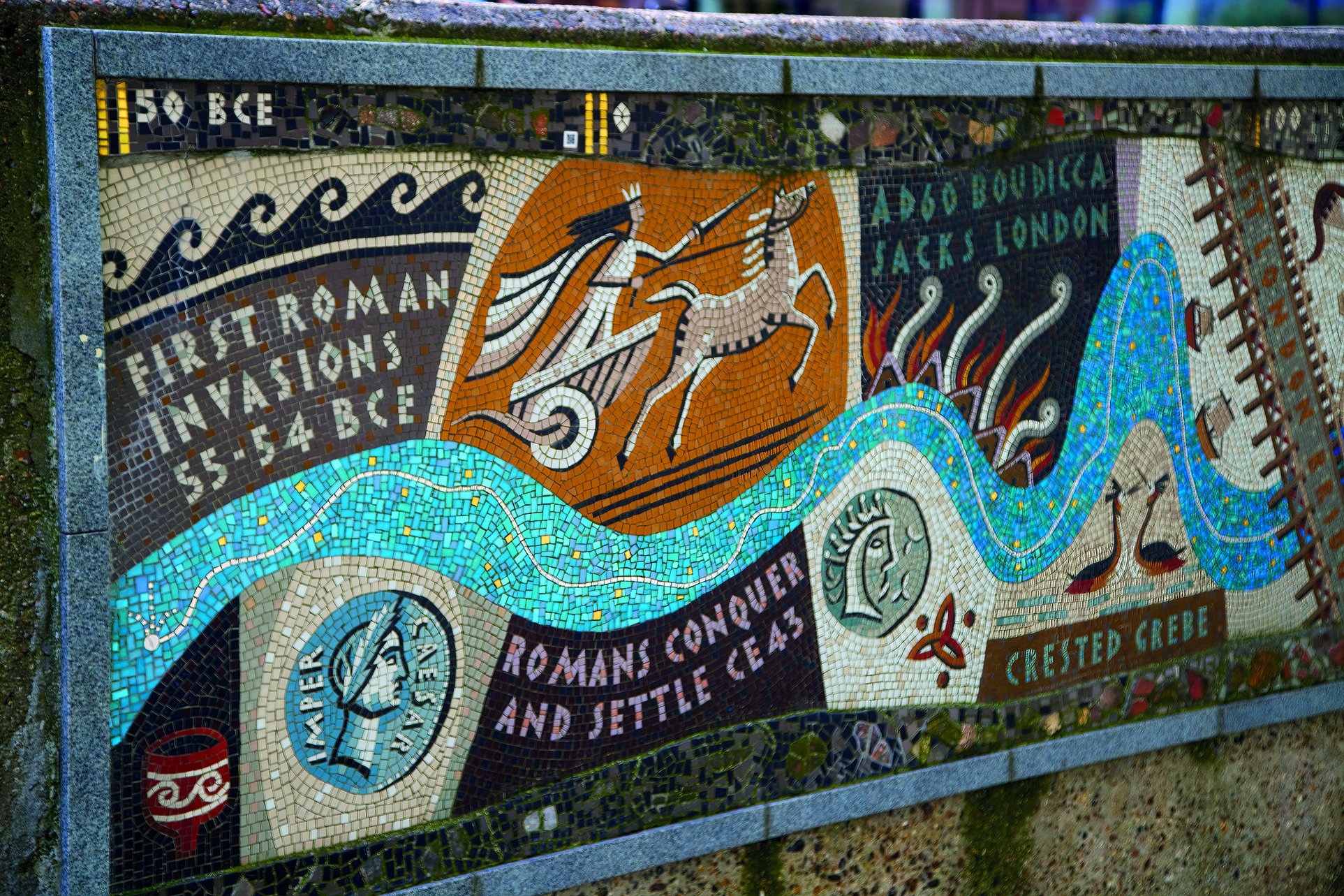 Animal statues around London - Queenhithe’s waving seal