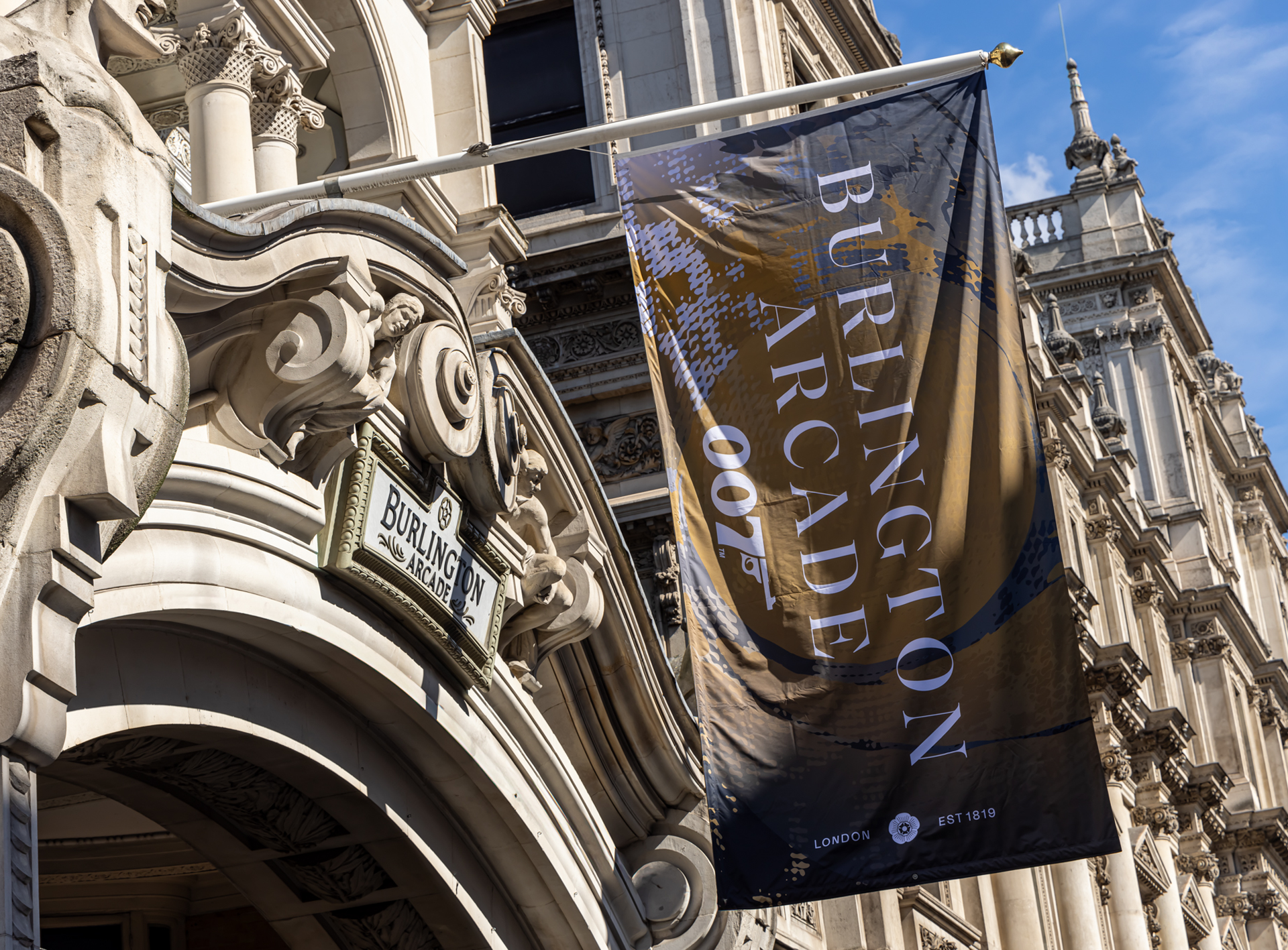 007 Burlington Arcade - flag