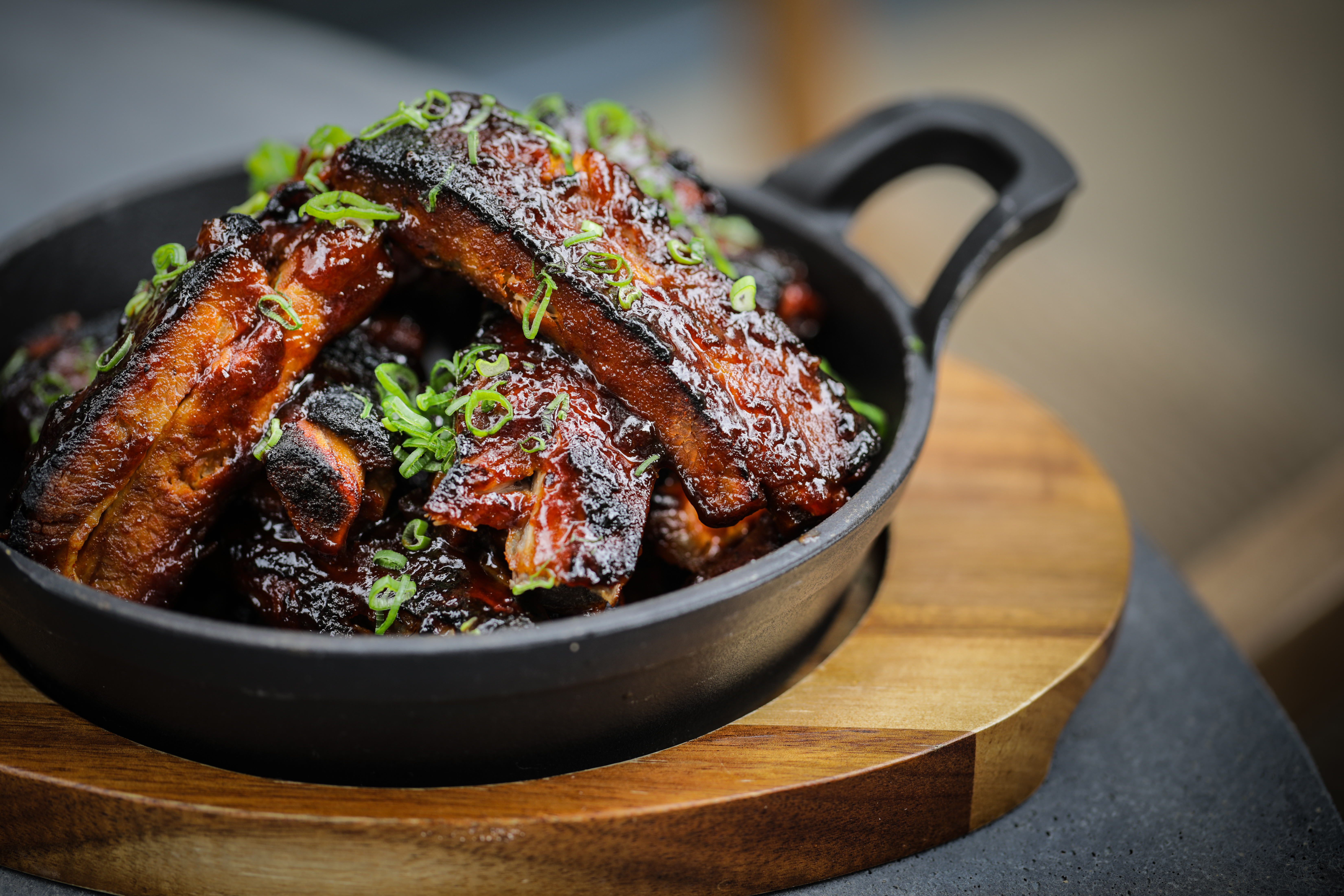 Steak is served in a cast iron dish at The Aviary at The Feathers Woodstock