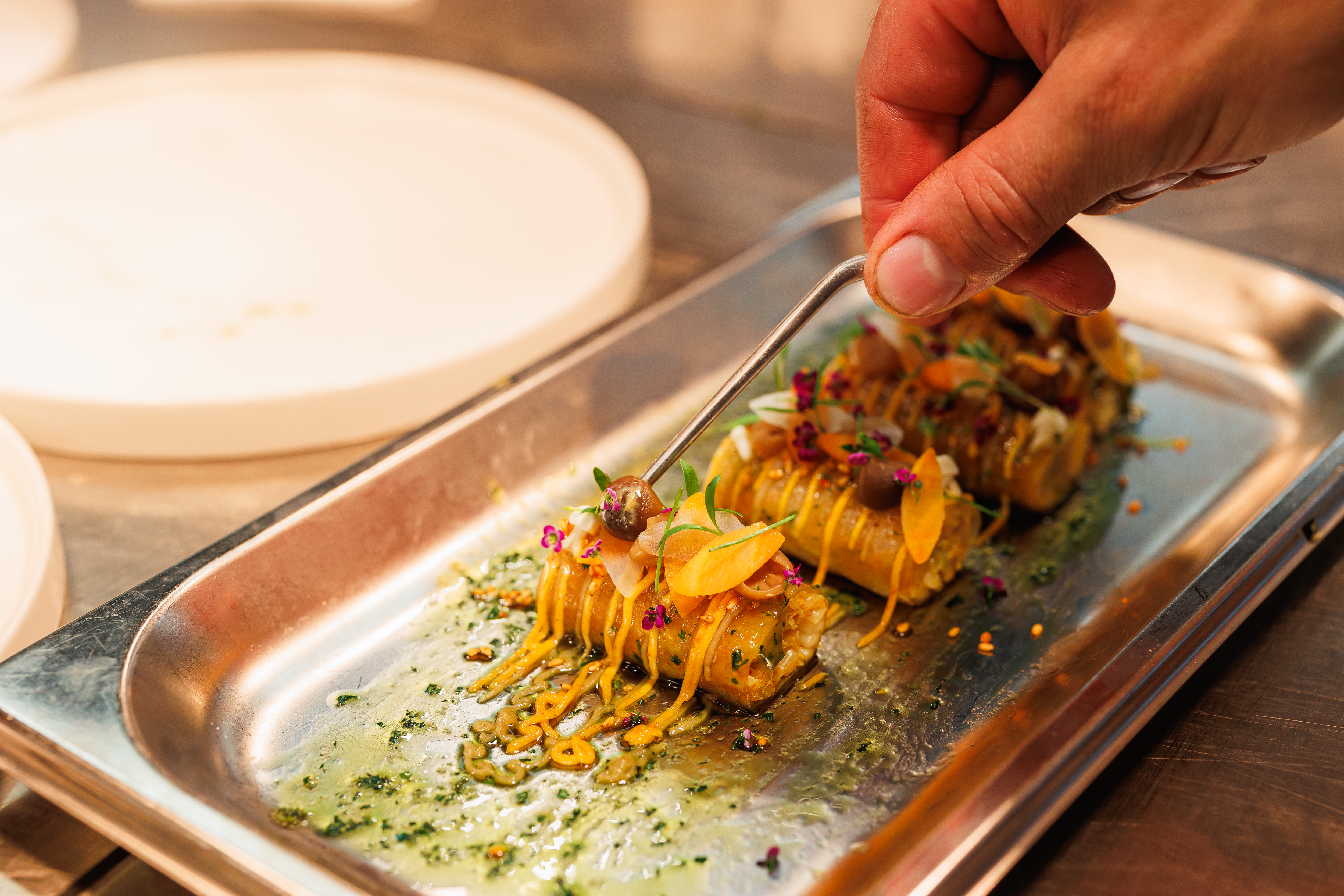Precision, the key to a luxury dining experience.