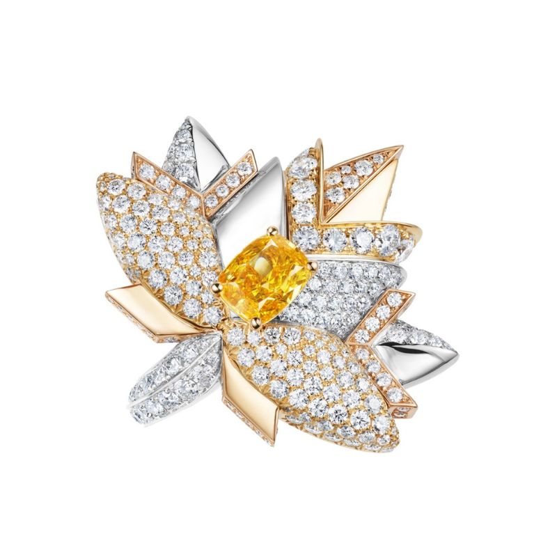 De Beers coloured gemstone jewellery.