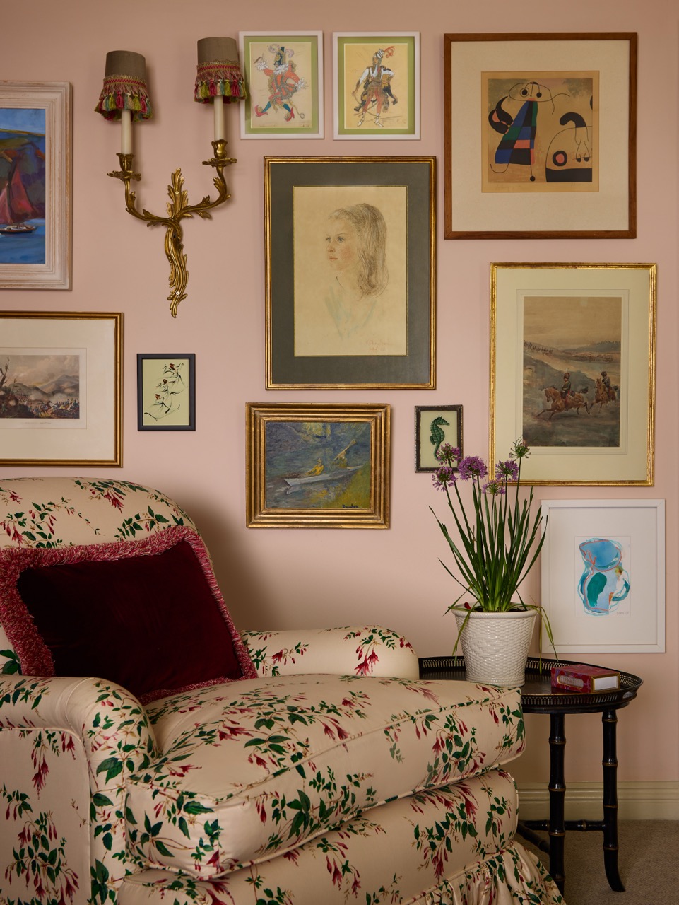 Gallery walls, Wall hanging art mistakes.