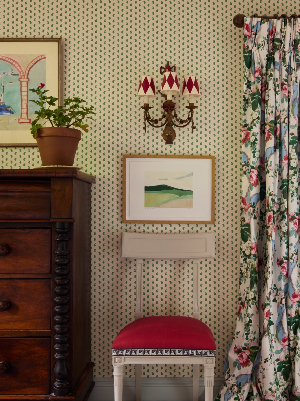 Art and wallpaper, Wall hanging art mistakes.