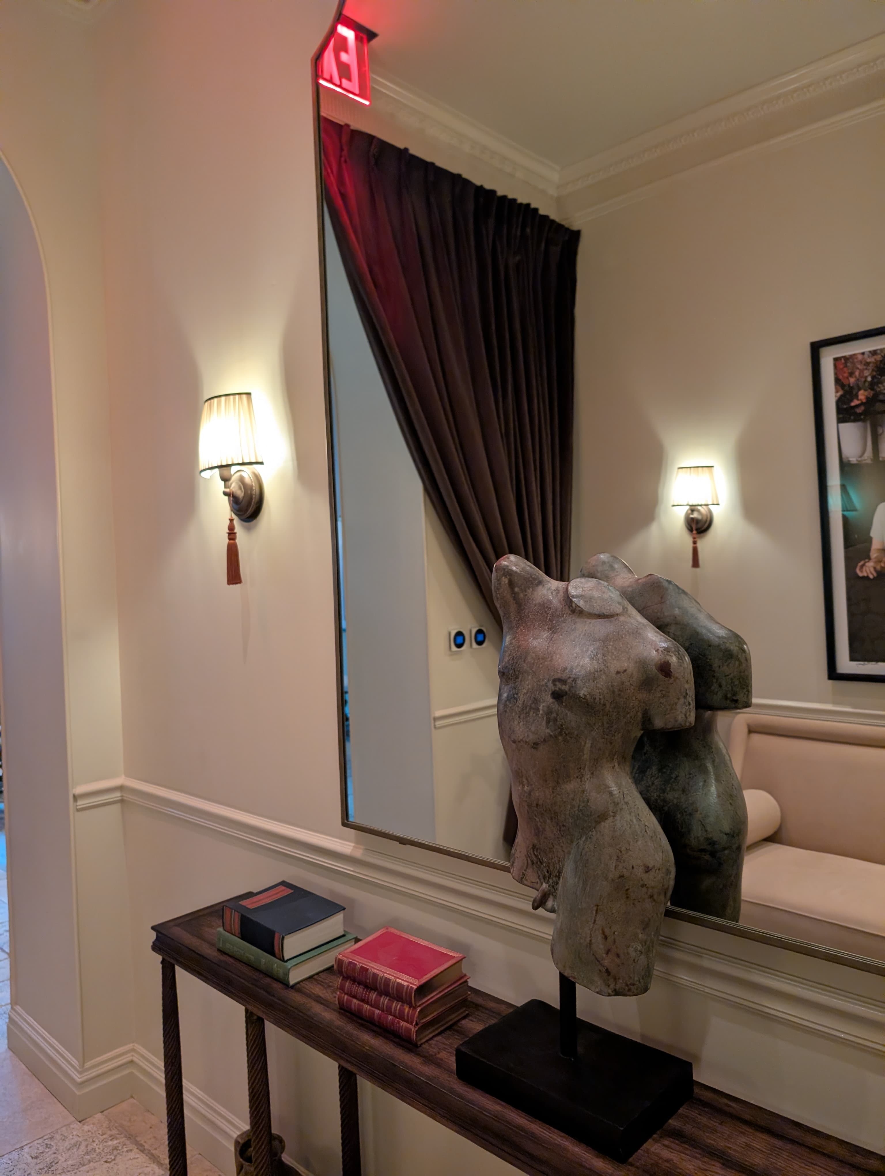 Statue, New York hotel.