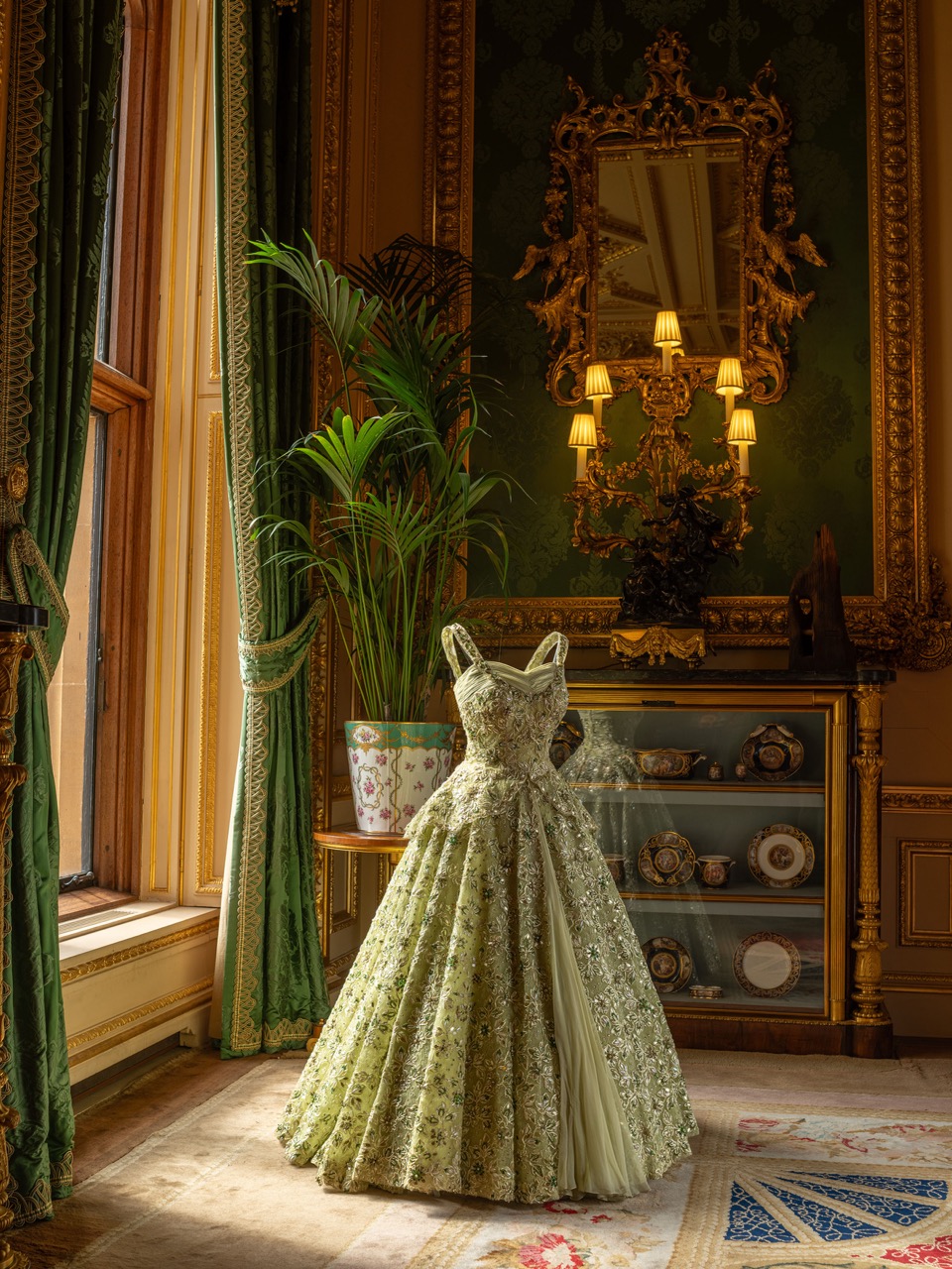 Another iconic moment for Royal Fashion, the embellished gown featured intricate beading.