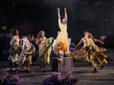 London theatre. Brigadoon ©Mark Senior