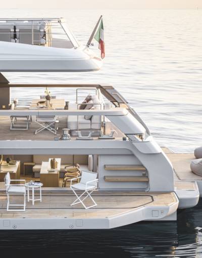Profile view of the beach area of the Sanlorenzo SD132.